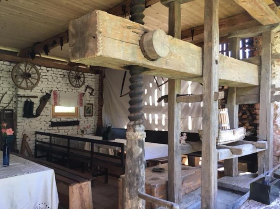 Stilvolles Landhaus Im Dreilaendereck Felsoszolnok Exterior photo